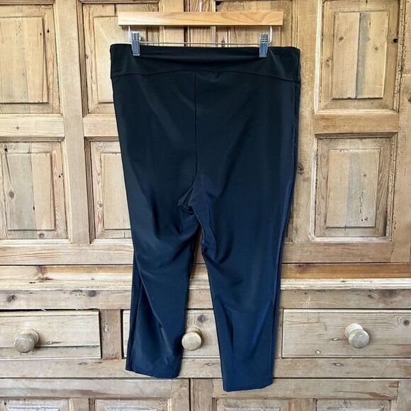 Torrid 2 Black Leggings 2X Cropped Athletic Active High-Rise Capri Swim Leggings - Picture 9 of 10